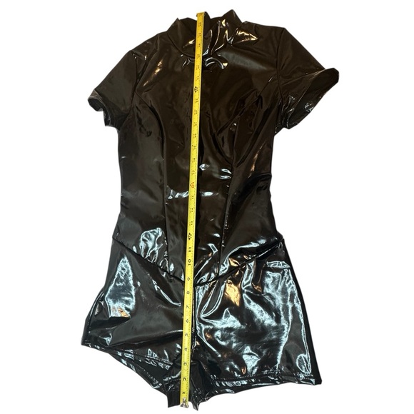 🖤 Sexy Black Patent Faux Leather Romper – XS (EU 34 / US 2) - Picture 8 of 15